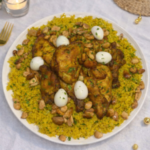 Riz au poulet safrané et amandes grillées